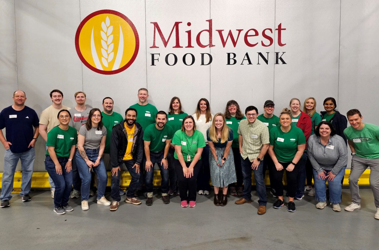 COUNTRY employees volunteering at Midwest Food Bank