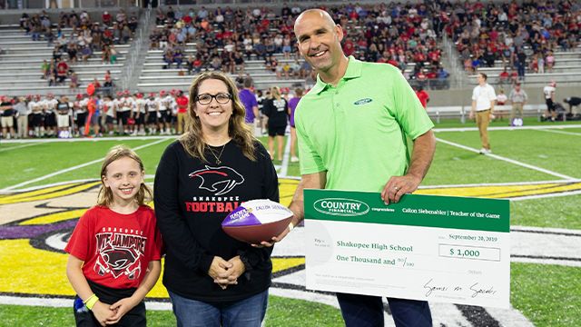 Country Financial awards Shakopee with check