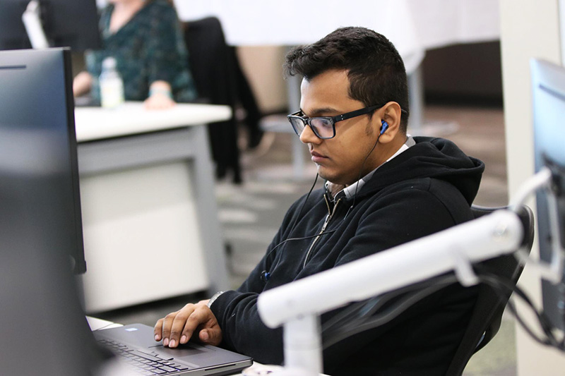 Student working in the Digital Lab 